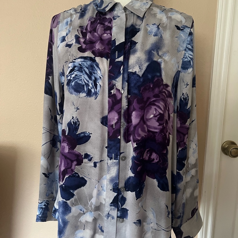 Chicos Floral Women's Top in Purple and blue size 1